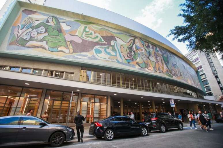 Fachada do Teatro Cultura Art&iacute;stica na Rua Nestor Pestana, onde ocorre o festival 'Livro &eacute; Companhia'.