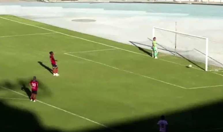 Goleiro se recusa a defender p&ecirc;nalti pela Copa Sim&oacute;n Bol&iacute;var &ndash;