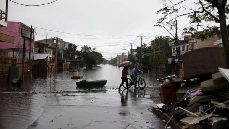Bairro em Porto Alegre ap&oacute;s as fortes chuvas de 2024