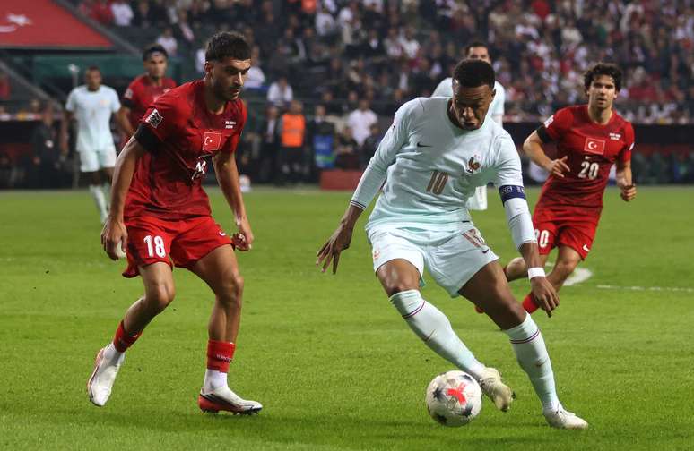 Mbapp&eacute; em a&ccedil;&atilde;o com a camisa da Fran&ccedil;a na partida contra a Turquia &ndash;