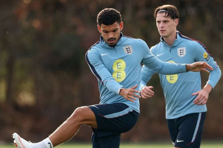 Jogadores da Inglaterra durante treinamento da equipe &ndash;