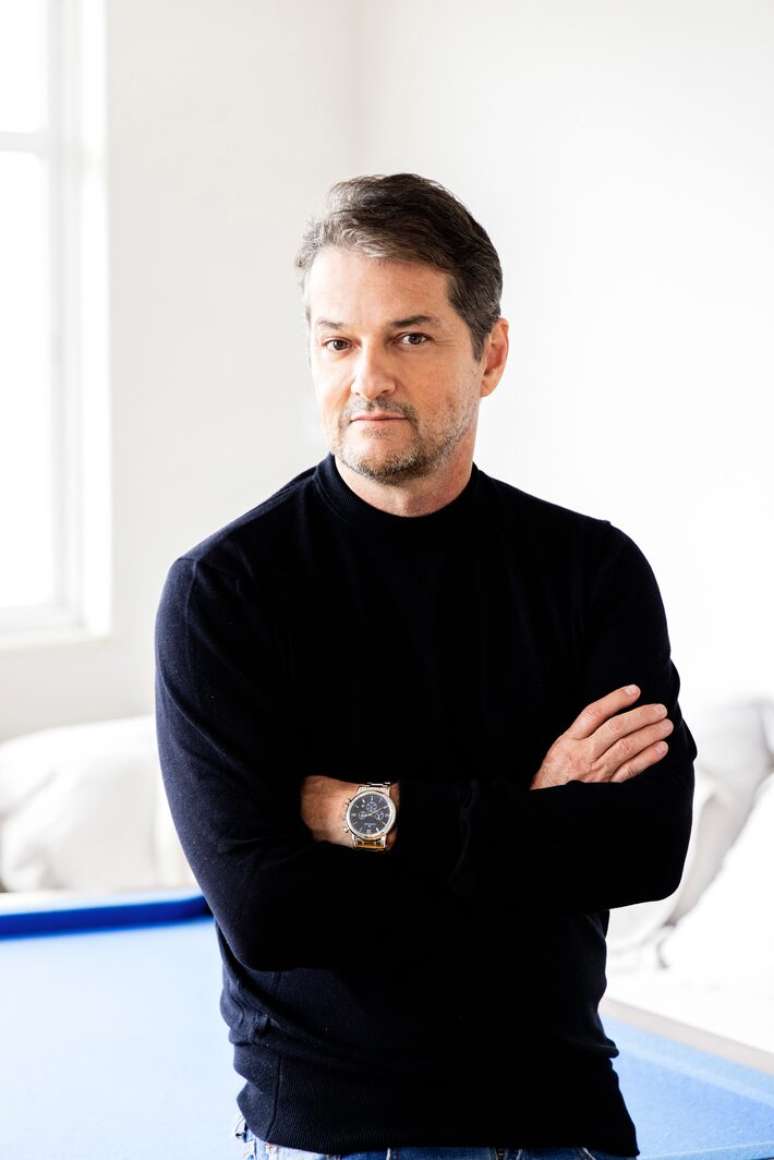 Marcelo Serrado acaba de lan&ccedil;ar o livro 'Fora do Roteiro', sobre como lida com a s&iacute;ndrome do p&acirc;nico