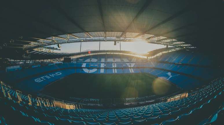 Manchester City corre o risco de sofrer uma puni&ccedil;&atilde;o severa da Premier League &ndash;