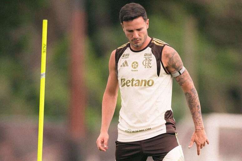 Sa&uacute;l &Ntilde;&iacute;guez sofre brincadeiras de colegas por seu &ldquo;gosto musical&rdquo; &ndash;