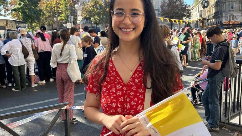 Lu&iacute;sa Thom&aacute;s L&eacute;o, que mora em Portugal e estava em Paris para ver o papa em 25 de setembro de 2026.