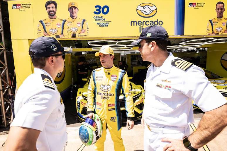 Oficiais da Marinha do Brasil conheceram a hist&oacute;ria do av&ocirc; de Nicolas Costa
