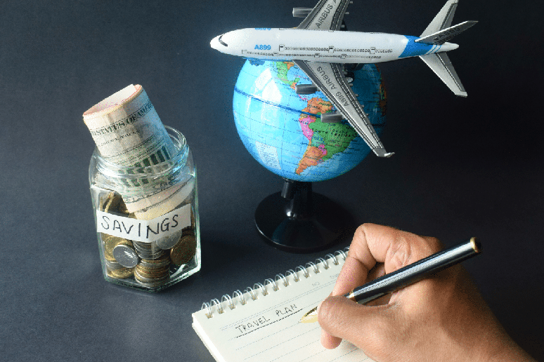 Em viagens internacionais, o c&acirc;mbio pode influenciar o valor final das compras feitas no exterior 