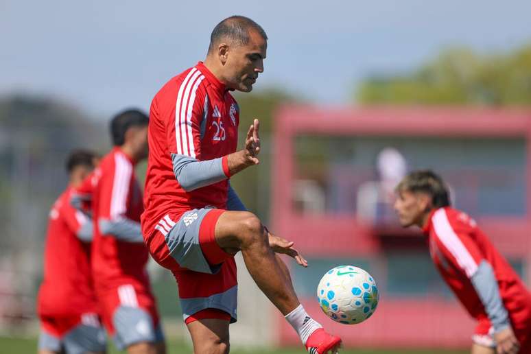 Zagueiro Mercado &eacute; um dos mais experientes do elenco colorado &ndash;