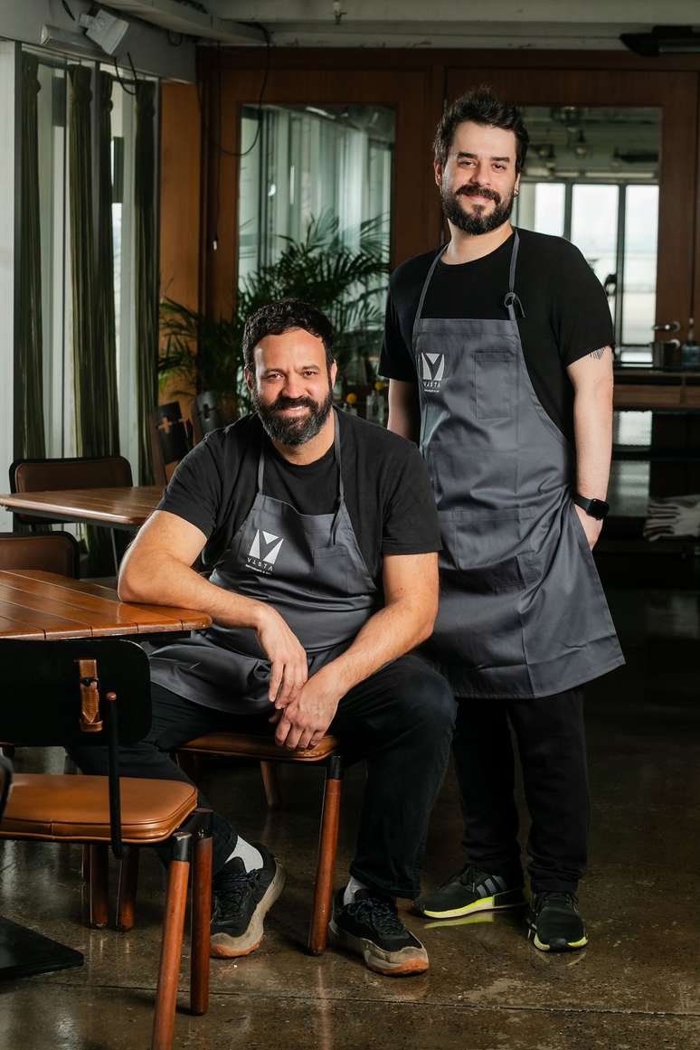 Os chefs Marcelo Corr&ecirc;a Bastos e Felipe Leite