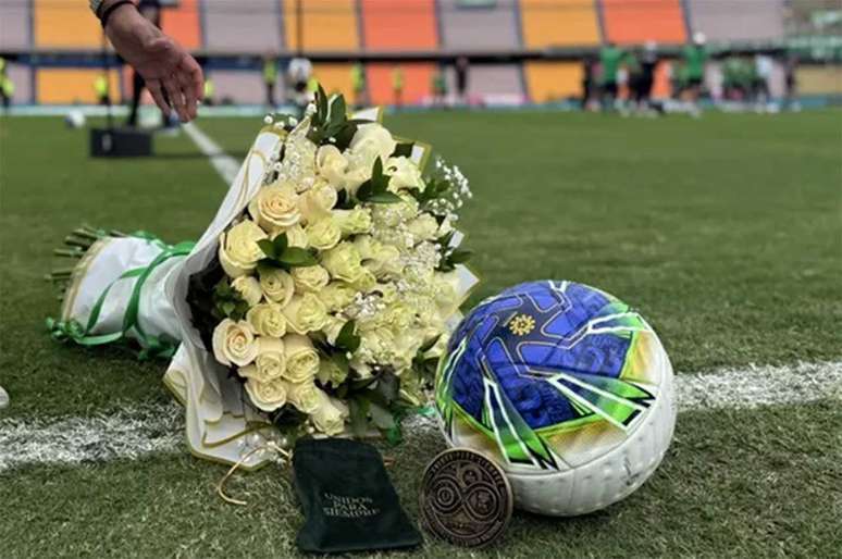Homenagem antes da partida &ndash;