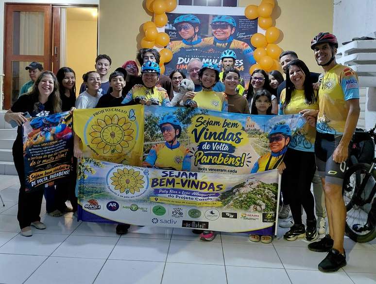 Caruaruenses foram recebidas com festa ap&oacute;s completarem percurso superior a mil quil&ocirc;metros &mdash; Foto: Reprodu&ccedil;&atilde;o / Redes Sociais