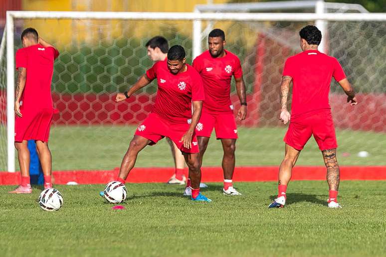 Imagens do treino do N&aacute;utico no CT Wilson Campos nesta sexta-feira(25) &ndash;