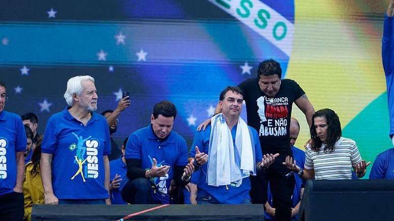 Lideran&ccedil;as evang&eacute;licas demonstram apoio aos Bolsonaros