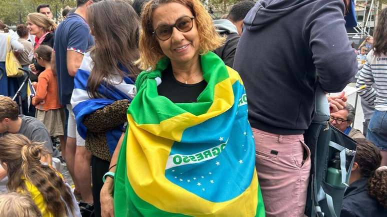 A brasileira Gra&ccedil;a Monteiro dos Santos, cat&oacute;lica praticante, na missa do papa Le&atilde;o XIV, em Paris, em 26 de setembro de 2026.