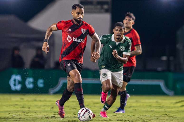 Cl&aacute;ssico goiano teve gol e tens&atilde;o &ndash;