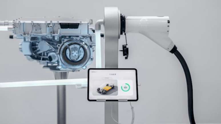 Nova tecnologia da marca chinesa combina intelig&ecirc;ncia artificial e carregamento ultrarr&aacute;pido para reduzir o tempo de recarga dos carros el&eacute;tricos