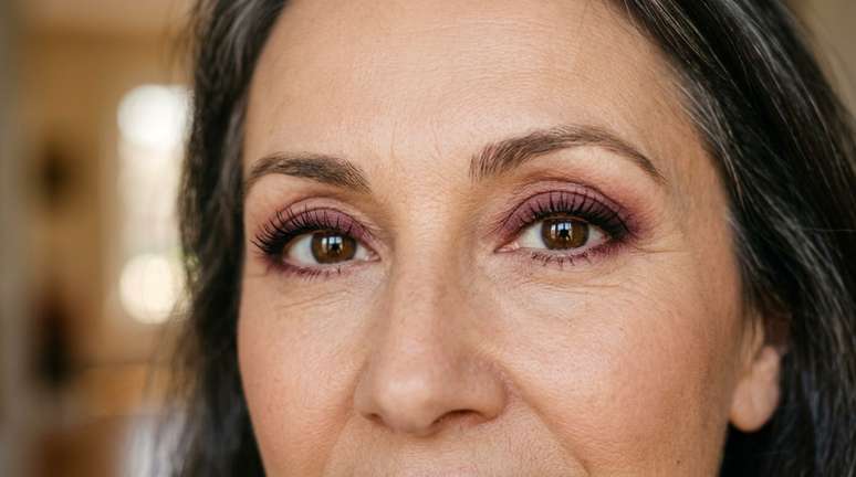 As duas cores oferecem profundidade, mas tendem a produzir um contraste menos r&iacute;gido do que o preto intenso.