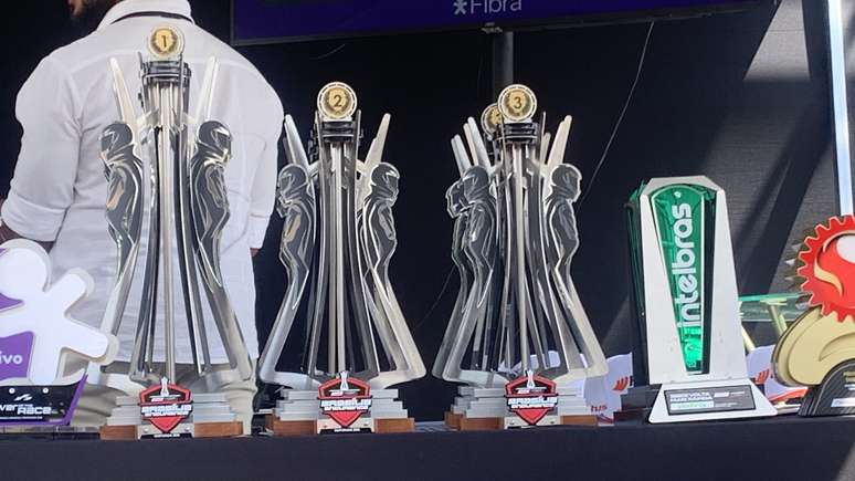 Trof&eacute;us da etapa endurance da Stock Car Pro Series