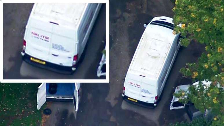 Imagens a&eacute;reas do local mostram as tr&ecirc;s vans que estavam estacionadas perto da base da RAF