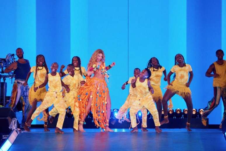 Os Ghetto Kids dan&ccedil;aram Dai Dai ao lado de Shakira durante a apresenta&ccedil;&atilde;o na capital espanhola