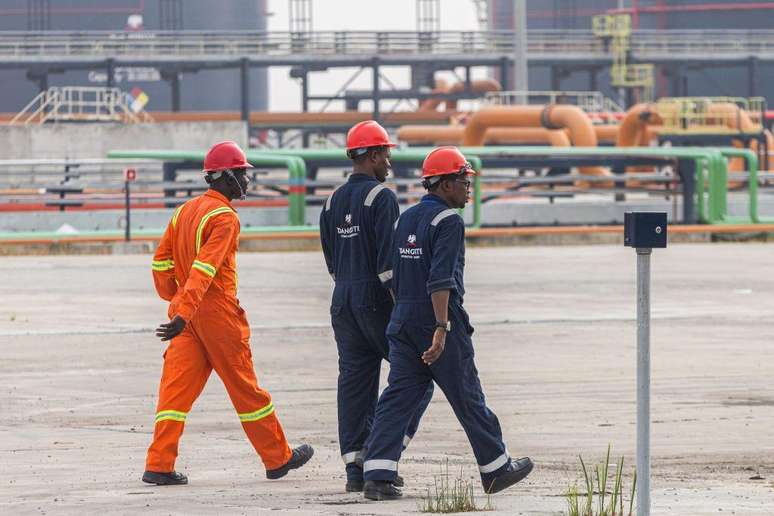 As afirma&ccedil;&otilde;es de que a expans&atilde;o da refinaria trar&aacute; independ&ecirc;ncia econ&ocirc;mica a partes da &Aacute;frica podem ser 'exageradas', diz Sote