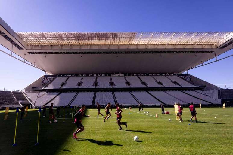 Jogadores treinam na Neo Qu&iacute;mica Arena &ndash;