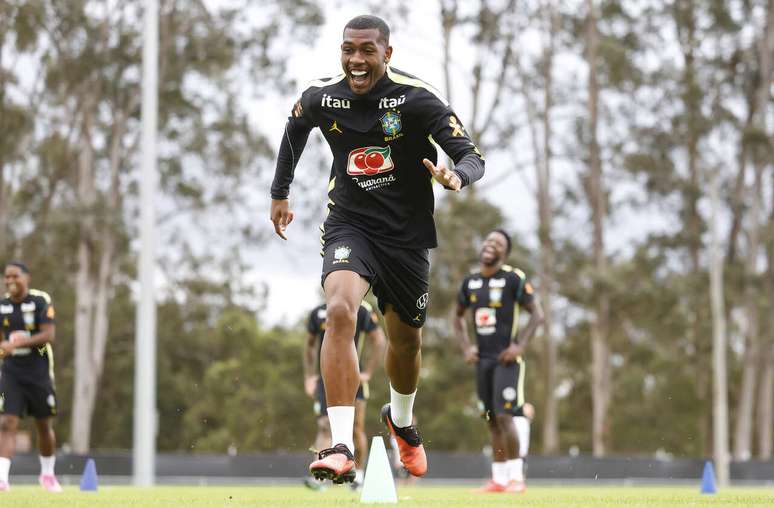 Autor do gol do Brasil no primeiro amistoso contra Austr&aacute;lia, Rayan iniciar&aacute; como titular no segundo jogo &ndash;