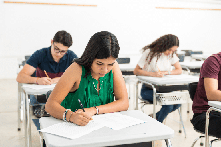 Candidatos avan&ccedil;ados devem evitar o excesso de confian&ccedil;a, enquanto os que t&ecirc;m menor dom&iacute;nio do ingl&ecirc;s devem observar as pistas da prova 