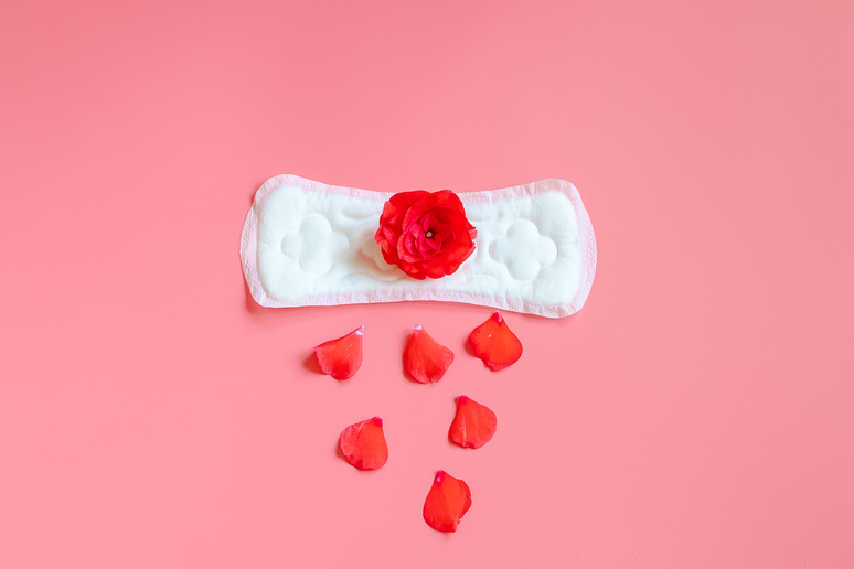 Aumento do fluxo menstrual e sangramentos mais longos devem ser observados, especialmente quando persistem ao longo dos ciclos 
