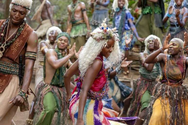Thuso Mbedu interpreta Z&eacute;lie, protagonista de 'Filhos de Sangue e Osso', na adapta&ccedil;&atilde;o do livro de Tomi Adeyemi para o cinema