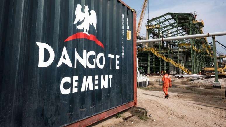 As opera&ccedil;&otilde;es de Dangote abrangem diversos setores, incluindo cimento, a&ccedil;&uacute;car e sal