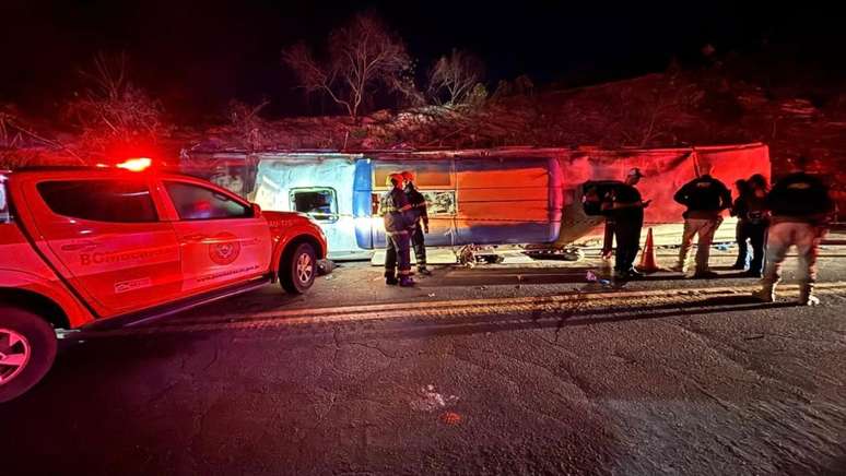 Acidente com &ocirc;nibus deixa 3 mortos e 44 feridos em rodovia no Esp&iacute;rito Santo