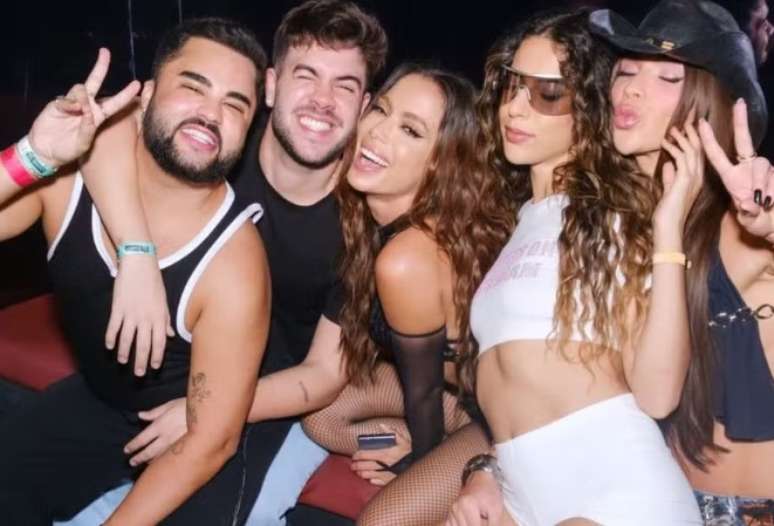 Lucas Guedez com Alvaro, Anitta, Marina Sena e Rafa Uckermann