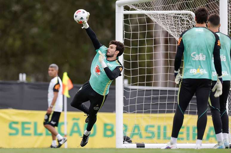 Ot&aacute;vio em a&ccedil;&atilde;o durante atividade da Sele&ccedil;&atilde;o Brasileira em Brisbane &ndash;