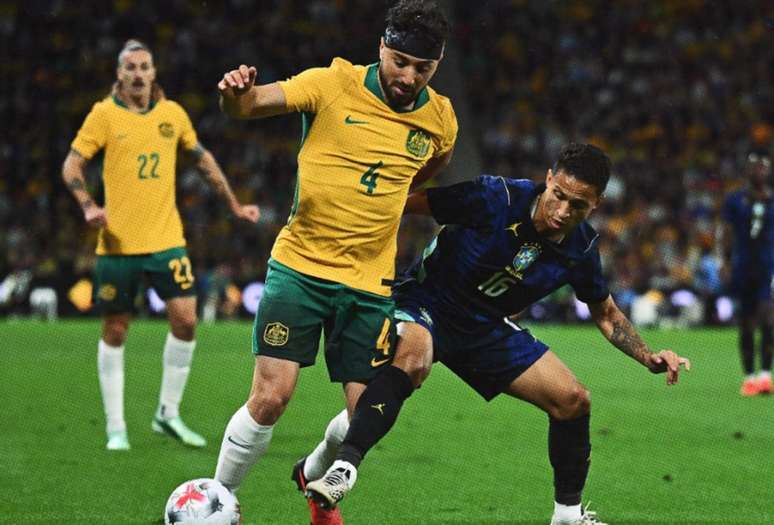 Mauro Jr (&agrave; direita) em a&ccedil;&atilde;o diante dos australianos