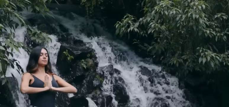 Cachoeira faz parte do quintal da mans&atilde;o de Thaila Ayala e Renato G&oacute;es