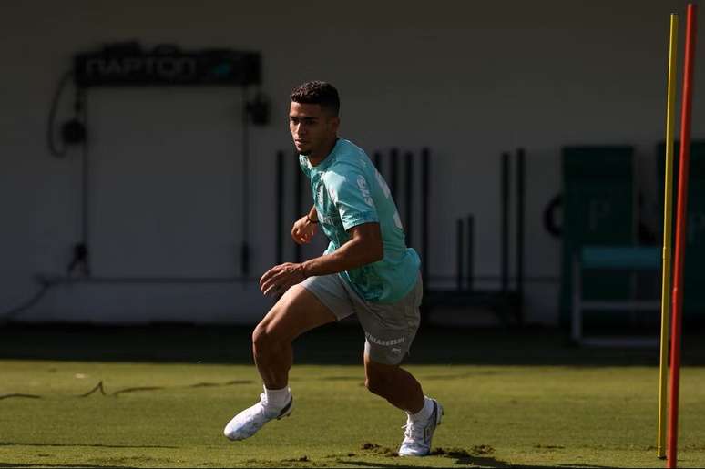 Arthur segue no Palmeiras &ndash;
