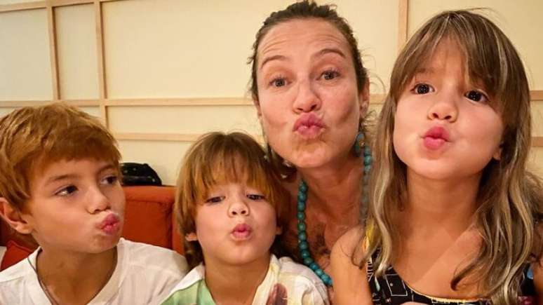 Luana Piovani tem tr&ecirc;s filhos com Pedro Scooby: Dom (nascido em 2012) e os g&ecirc;meos Bem e Liz (nascidos em 2016)