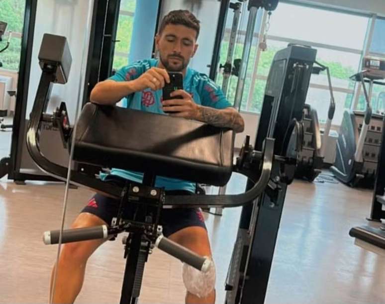 Arrascaeta em recupera&ccedil;&atilde;o ap&oacute;s les&atilde;o no joelho, em 2025 &ndash;