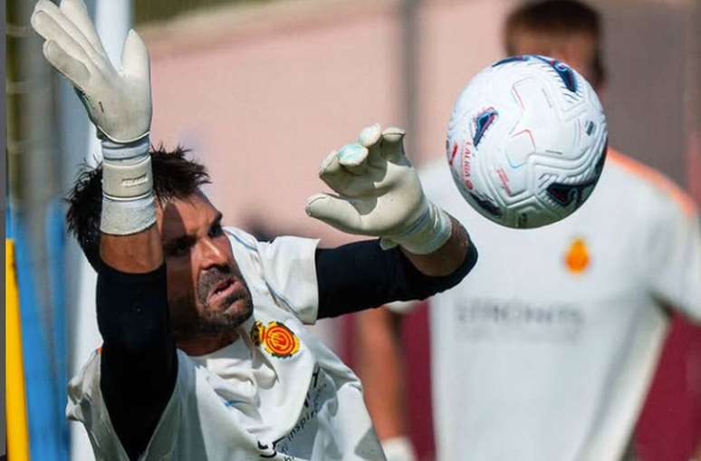 Parte do teto do refeit&oacute;rio atingiu a cabe&ccedil;a do goleiro Ivan Cuellar, do Mallorca &ndash;