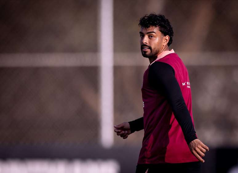 Matheus Bidu durante treinamento do Corinthians no CT Joaquim Grava &mdash; Rodrigo Coca/Ag&ecirc;ncia Corinthians