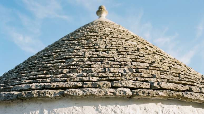 A preserva&ccedil;&atilde;o dos trulli centen&aacute;rios mant&eacute;m viva a aut&ecirc;ntica identidade hist&oacute;rica da Puglia.