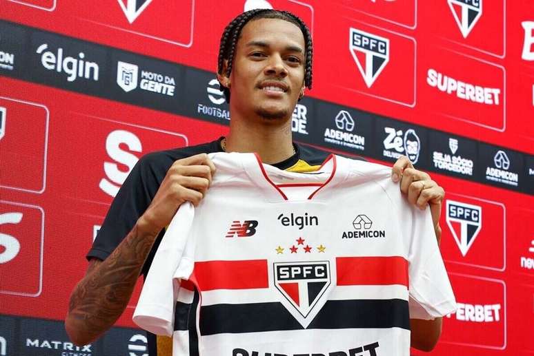 Newton chegou ao clube em julho de 2026 &ndash;