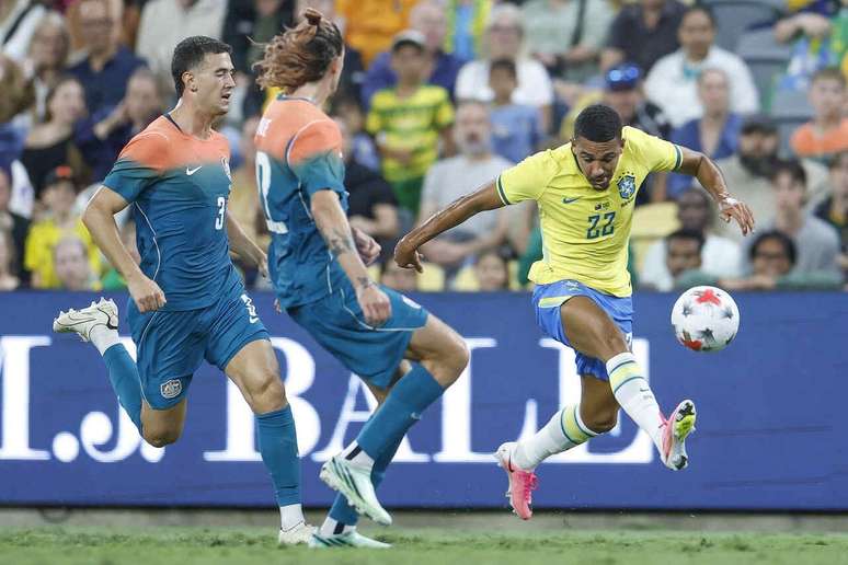 Samuel Lino foi acionado nos dois jogos por Ancelotti &ndash;