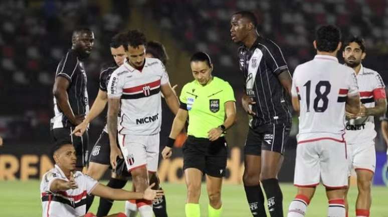 Botafogo-SP x Ponte Preta foi comandado pelka &aacute;rbitra Edina Alves &ndash;
