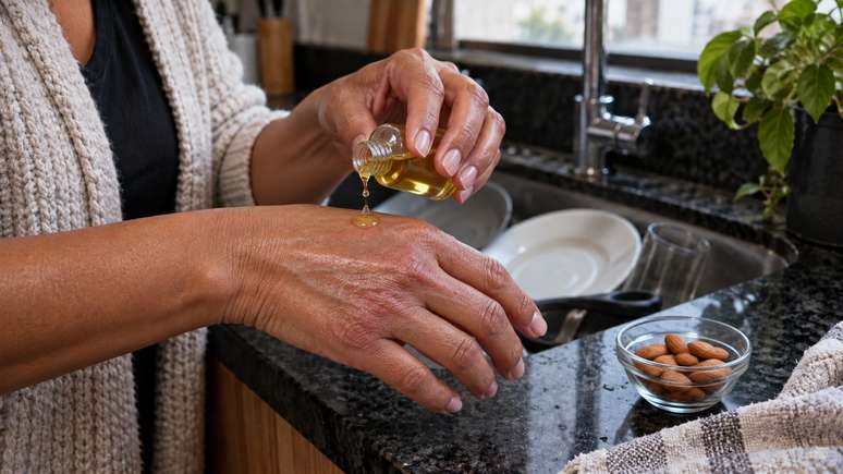 Um &uacute;nico ingrediente n&atilde;o resolve todas as causas de pele seca.