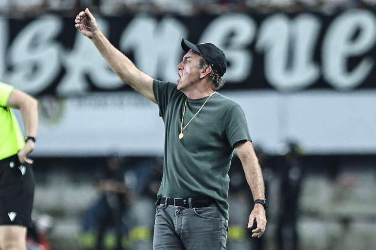 Na reta final, Cuca ter&aacute; fartura de op&ccedil;&otilde;es para escalar o Santos &ndash;
