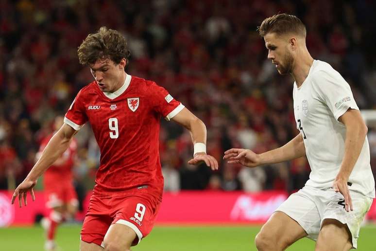 Koumas (9) em a&ccedil;&atilde;o diante da defesa da Noruega &ndash;