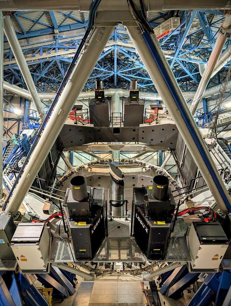 Os quatro lan&ccedil;adores de laser do Telesc&oacute;pio Muito Grande (VLT) poder&atilde;o disparar lasers ao mesmo tempo