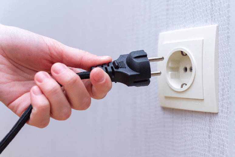 Desligar os aparelhos da tomada e instalar DPS s&atilde;o algumas das medidas indicadas durante per&iacute;odos de instabilidade de energia 